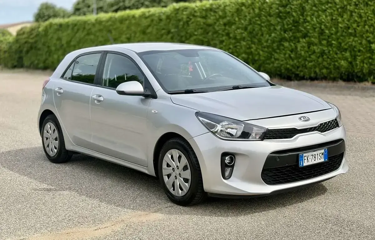 Gebraucht Kia Rio 84 PS (61 kW) 2017 Grau Limousine