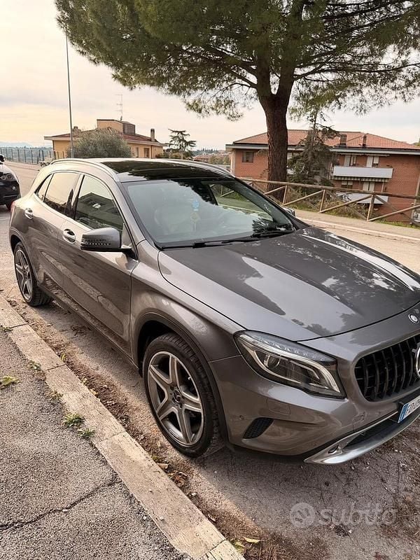 Grigio Usata 2016 Mercedes GLA200 SUV | 10.500 € (Super prezzo) - Immagine 1/4