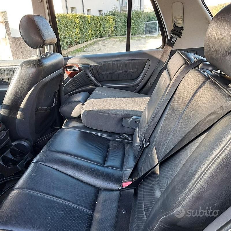 Begagnad Mercedes ML270 163 HK (119 kW) 2001 Blå SUV