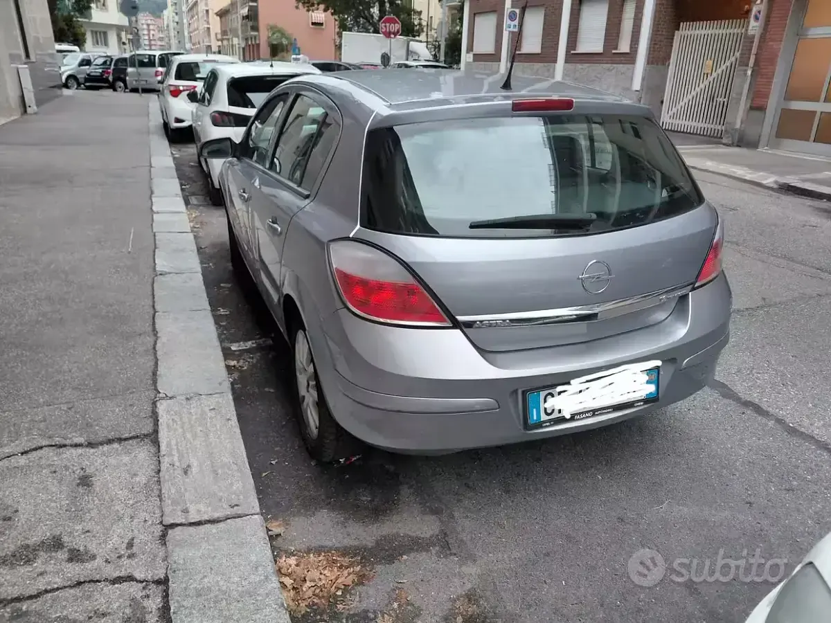 Usata Opel Astra 105 CV (77 kW) 2004 Grigio Berlina