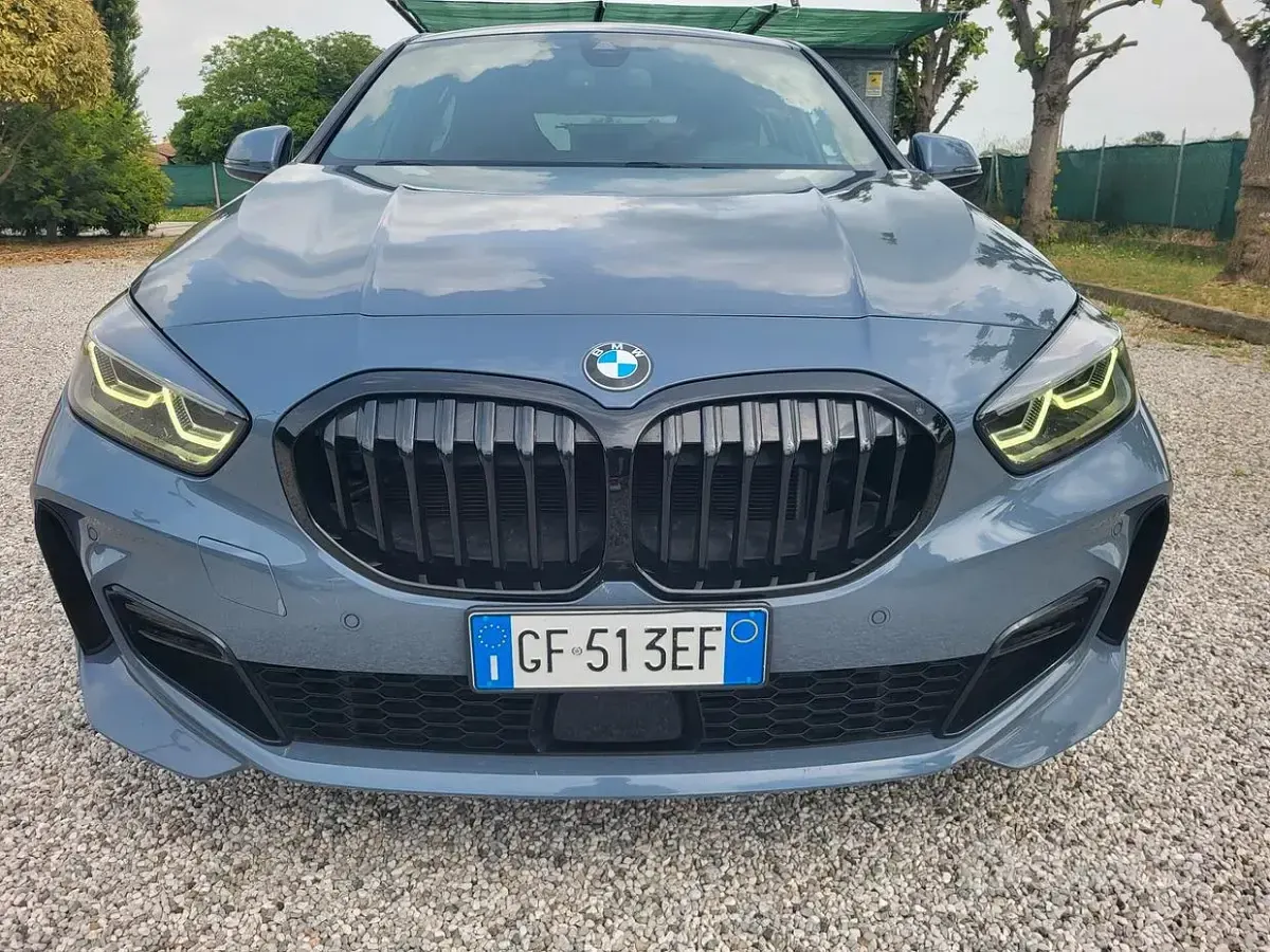 Usado BMW 118 M Sport 150 CV (110 kW) 2021 Gris Utilitario