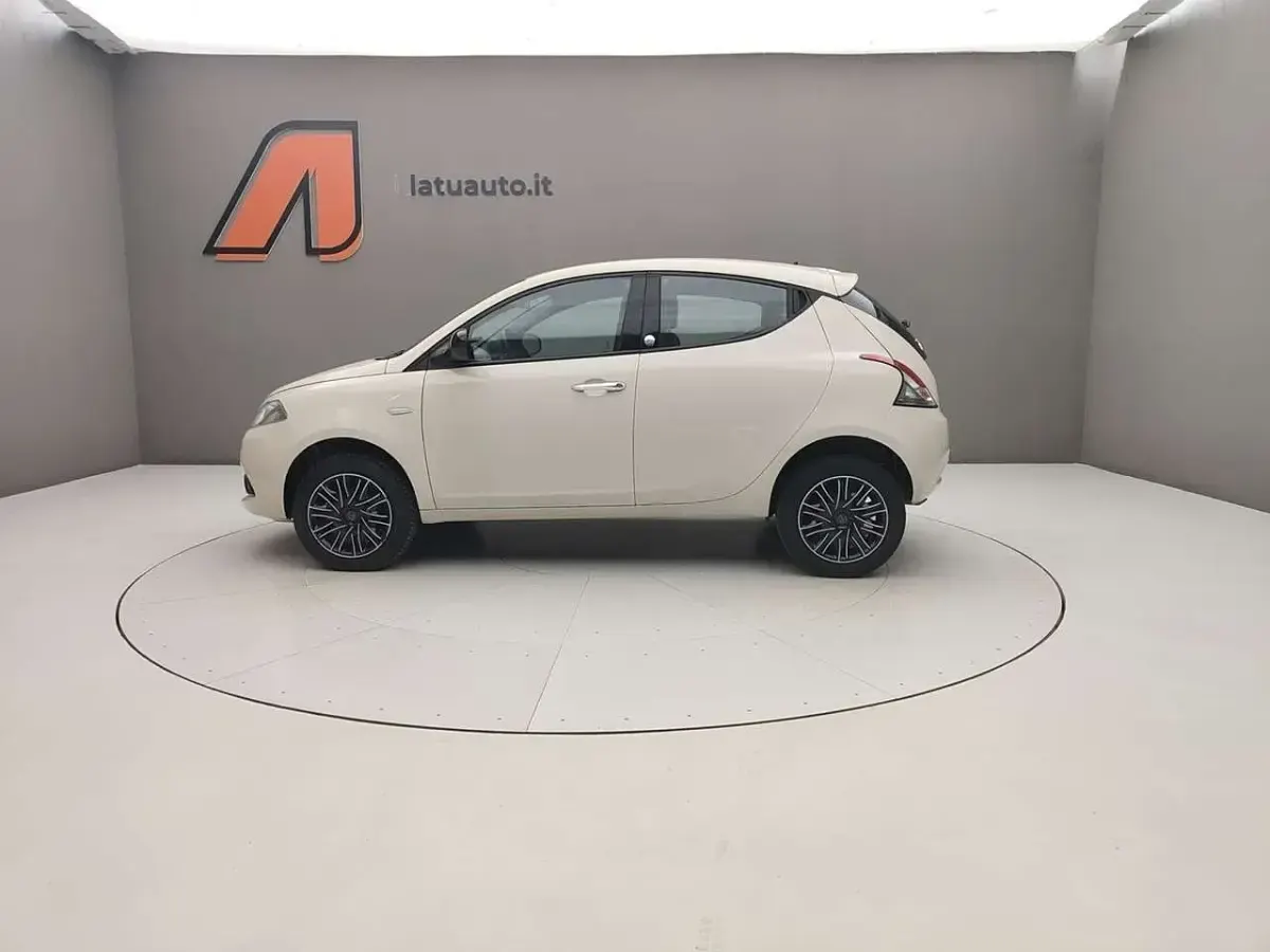 Usata Lancia Ypsilon Gold 71 CV (52 kW) 2019 Avorio chic Utilitaria