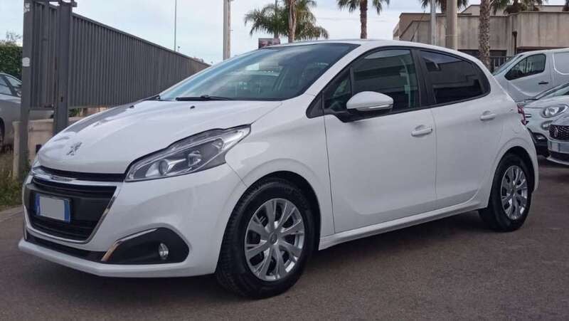 Usata Peugeot 208 75 CV (55 kW) 2018 Bianco Utilitaria