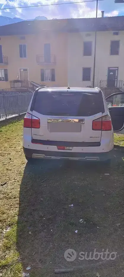 Usata Chevrolet Orlando 131 CV (96 kW) 2011 Bianco Monovolume