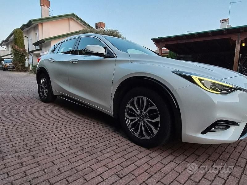 Usata Infiniti Q30 Business Executive 109 CV (80 kW) 2017 Bianco Berlina