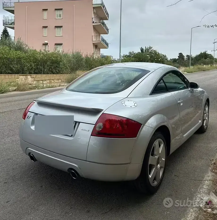 Usata Audi TT 225 CV (165 kW) 1999 Grigio Coupé