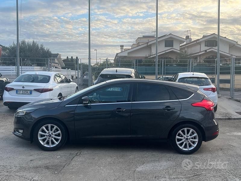 Usata Ford Focus Titanium 125 CV (91 kW) 2016 Grigio Berlina