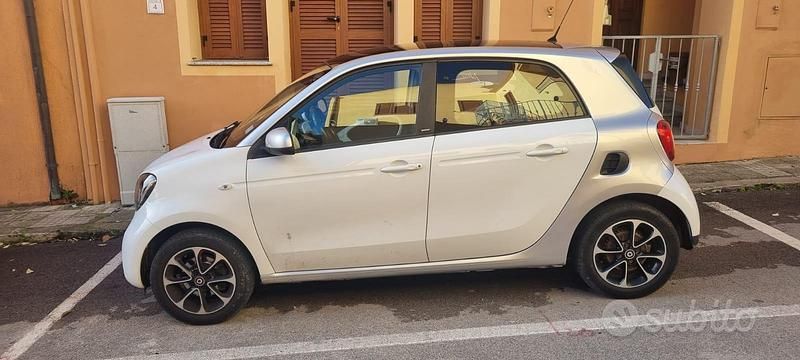 Usata Smart ForFour 75 CV (55 kW) 2016 Utilitaria