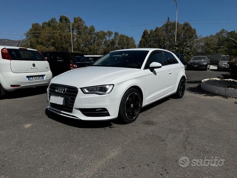 Bianco Usata 2016 Audi A3 Business Tre volumi | 11.900 € (Buon prezzo) - Immagine 1/4
