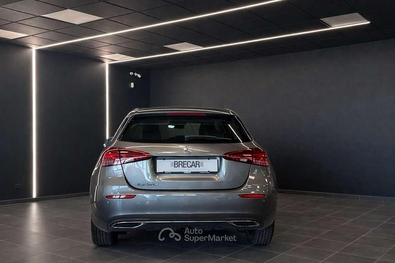 Begagnad Mercedes A250 Advanced 163 HK (119 kW) 2023 Grå Sedan