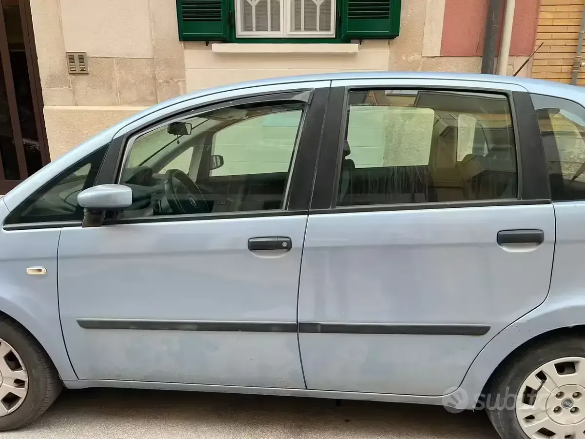 Usata Fiat Idea 69 CV (50 kW) 2007 Bluazzurro Monovolume