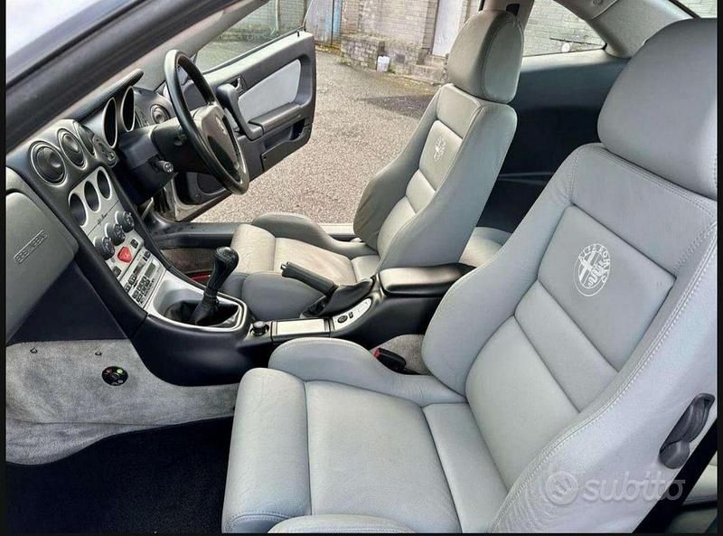 Second-hand Alfa Romeo GTV 155 CP (114 kW) 2000 Gri Coupe