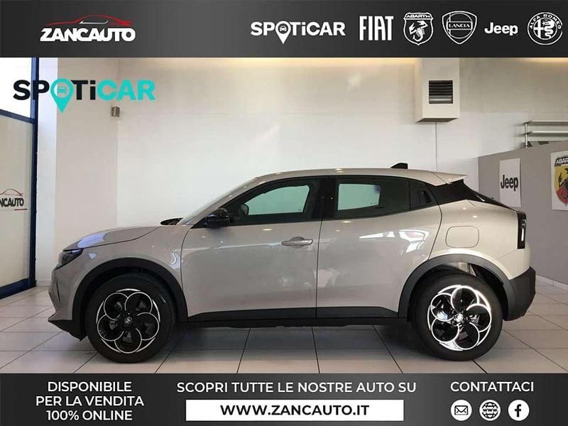 Usata Alfa Romeo Junior 114 kW (156 CV) 2025 Beige SUV