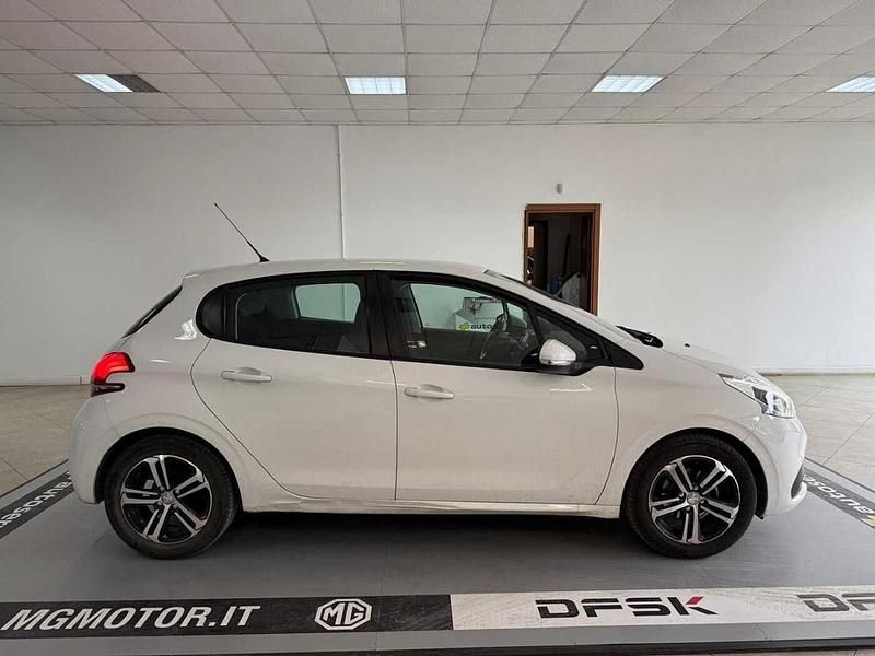 Usata Peugeot 208 Active 82 CV (60 kW) 2016 Bianco Utilitaria