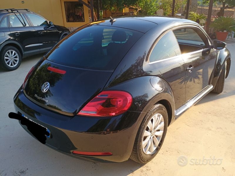 Usata VW Beetle 105 CV (77 kW) 2012 Nero Utilitaria