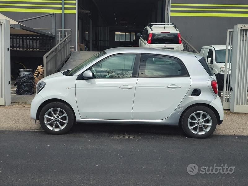 Usata Smart ForFour Passion 71 CV (52 kW) 2015 Bianco Utilitaria