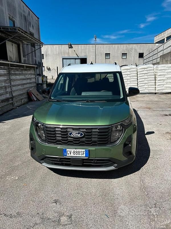 Usata Ford Tourneo Courier 125 CV (91 kW) 2024 Verde Monovolume