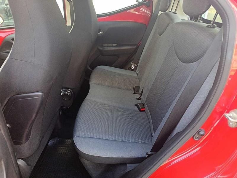 Usata Toyota Aygo Business Edition 72 CV (52 kW) 2020 Rosso Utilitaria