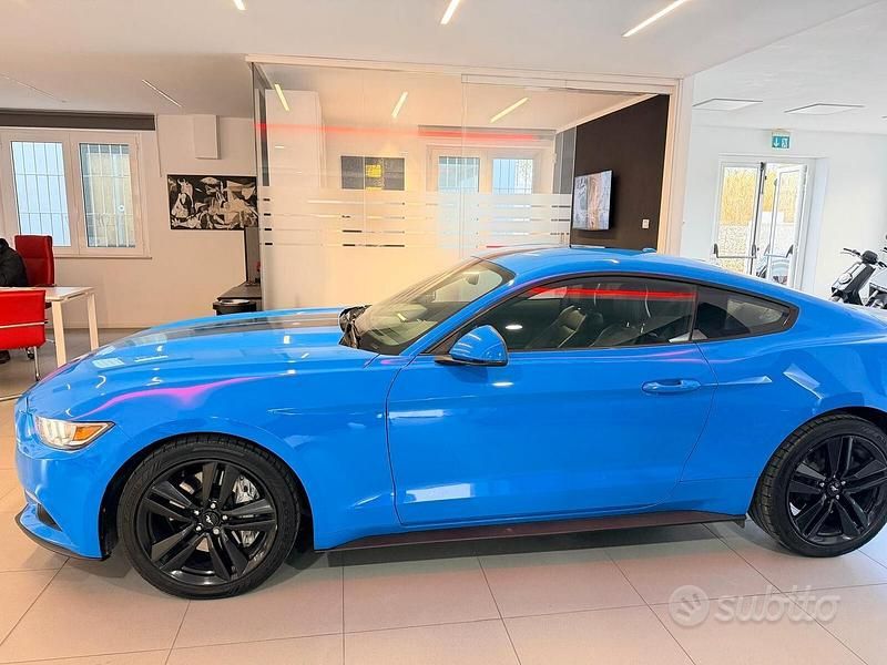 Usata Ford Mustang Fastback 317 CV (233 kW) 2018 Blu Coupé