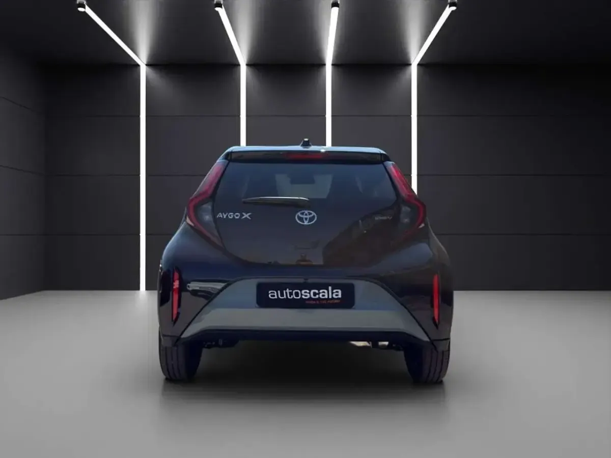 Nuova Toyota Aygo X 92 CV (67 kW) 2026 Vari colori SUV