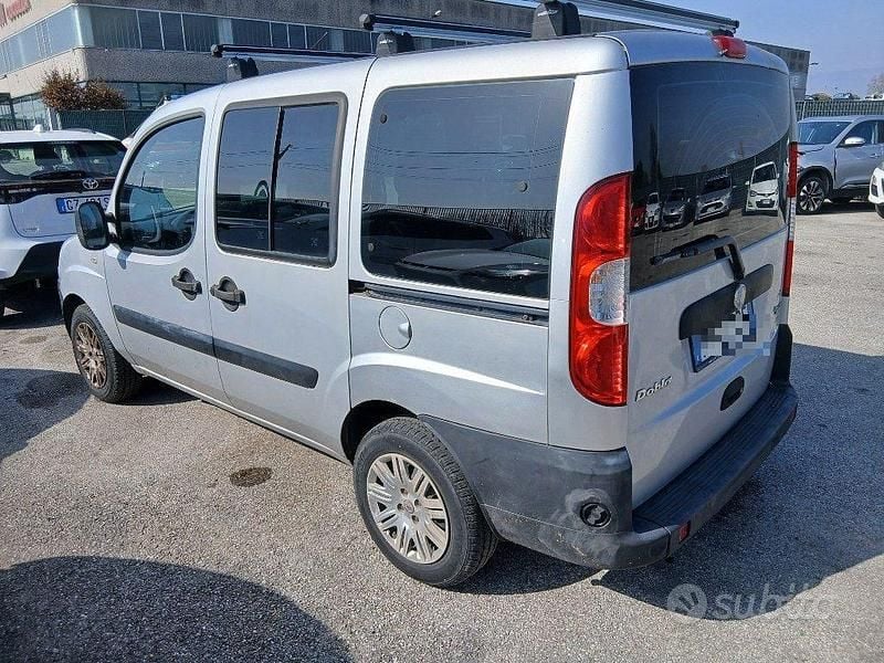 Usata Fiat Doblò Active 103 CV (75 kW) 2009 Grigio Monovolume