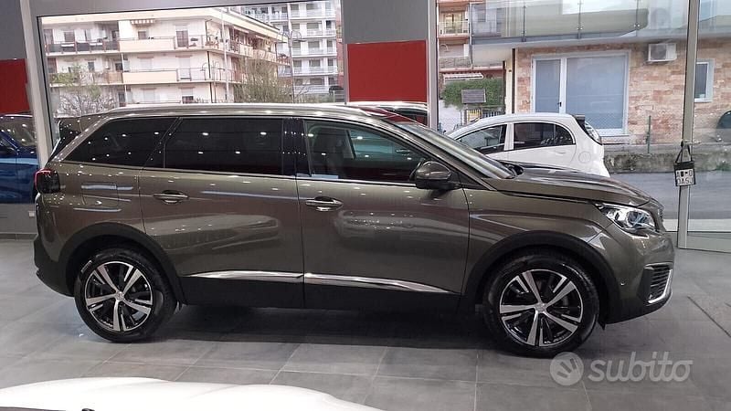 Usata Peugeot 5008 Allure 131 CV (96 kW) 2019 Grigio SUV