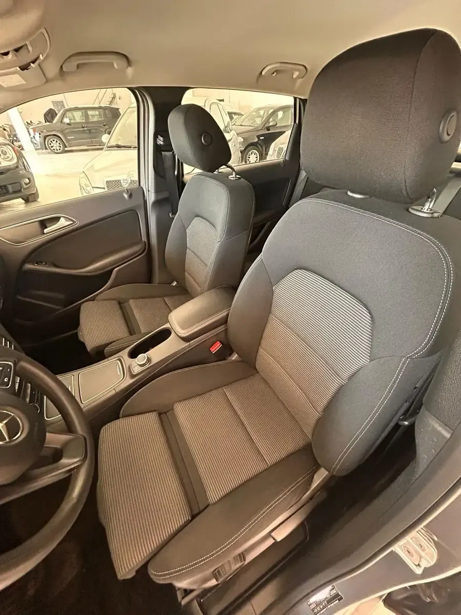 Usata Mercedes B180 Business 108 CV (79 kW) 2016 Grigio Utilitaria