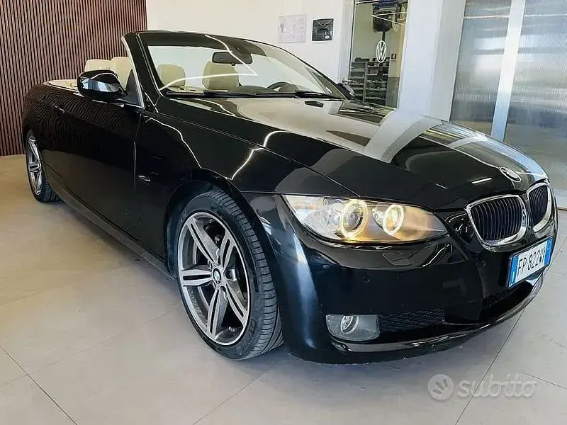 Usata BMW 320 Cabriolet Efficient Dynamics 175 CV (128 kW) 2010 Nero Cabrio