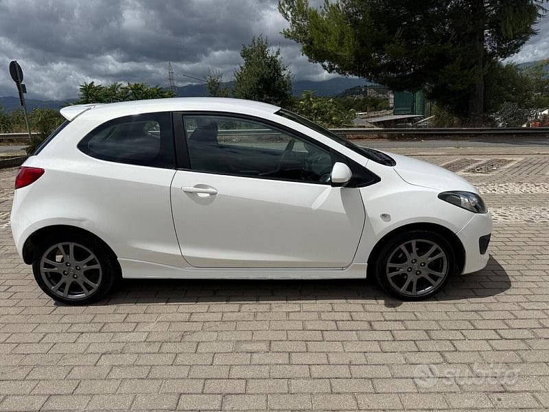 Usata Mazda 2 86 CV (63 kW) 2009 Bianco Berlina