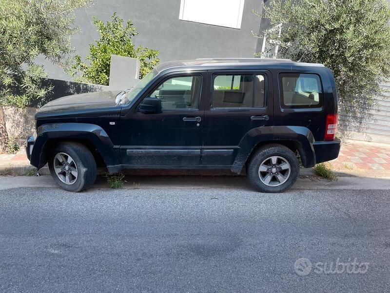 Nero Usata 2008 Jeep Cherokee SUV | 3500 € (Super prezzo) - Immagine 1/4