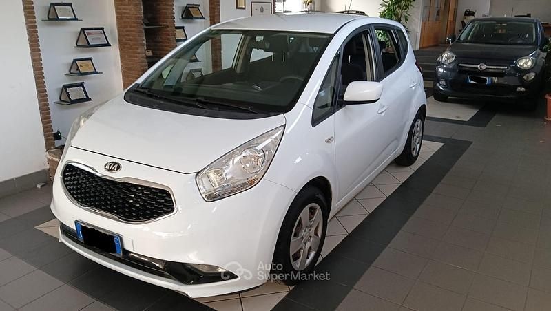 Usata Kia Venga Active 90 CV (66 kW) 2017 Bianco Utilitaria