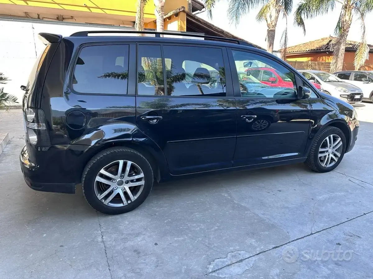 Usata VW Touran Conceptline 102 CV (75 kW) 2009 Nero Monovolume