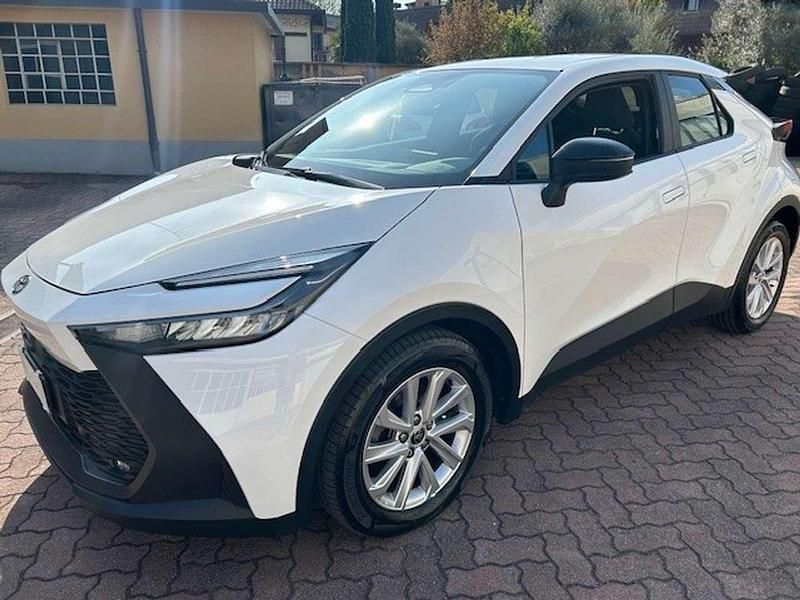 Usata Toyota C-HR Active 98 CV (72 kW) 2024 Bianco SUV