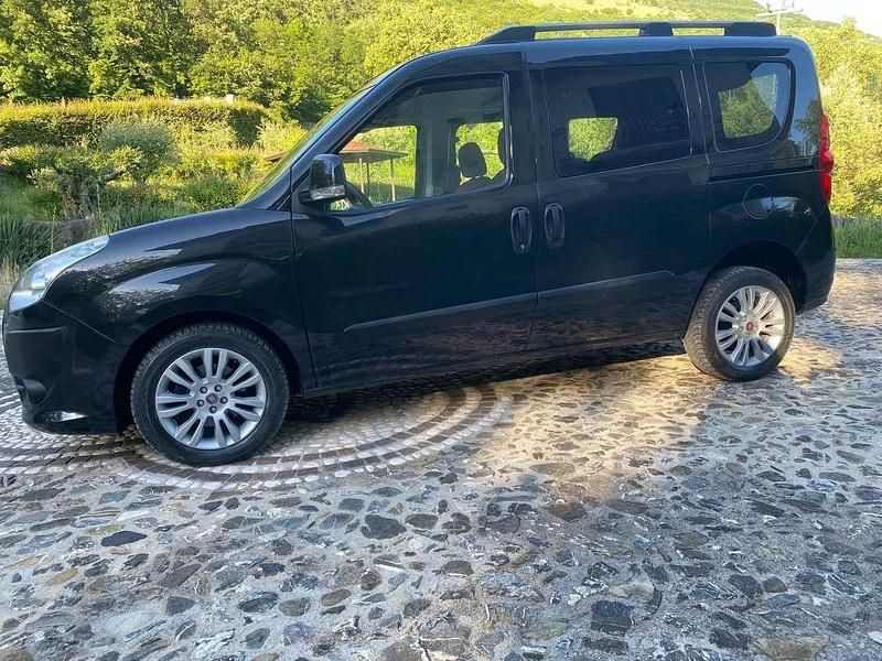 Usata Fiat Doblò 105 CV (77 kW) 2012 Nero Monovolume