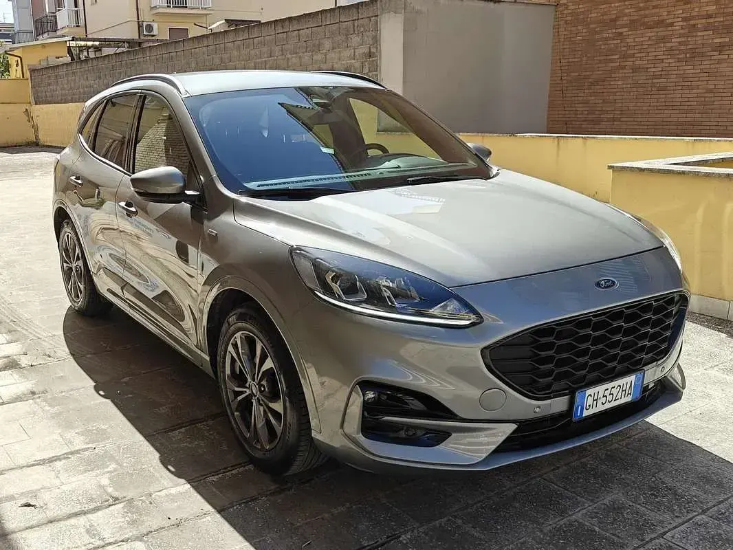 Usata Ford Kuga ST-Line 120 CV (88 kW) 2022 Grigio SUV