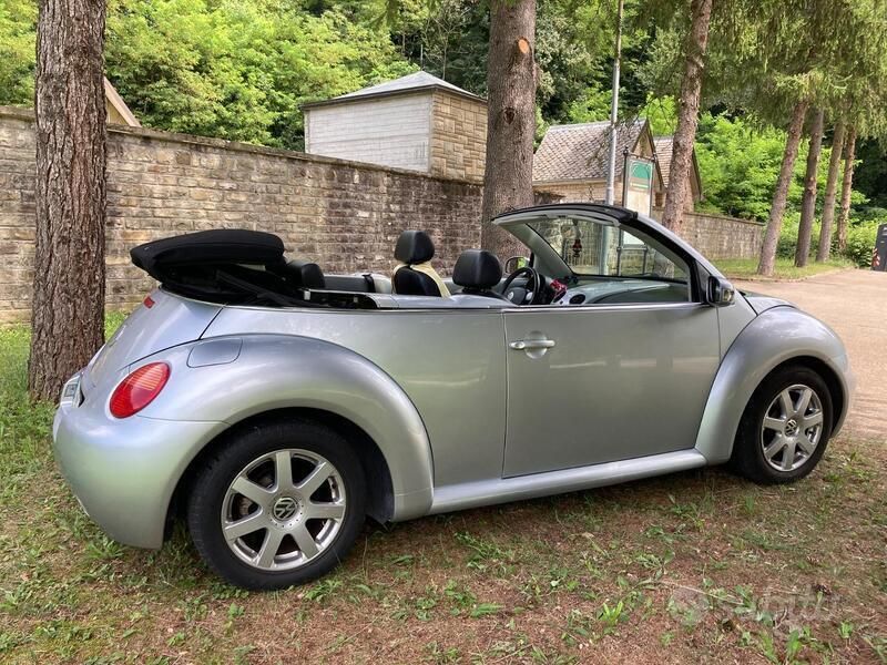 Usata VW New Beetle Cabriolet 75 CV (55 kW) 2003 Grigio Cabrio