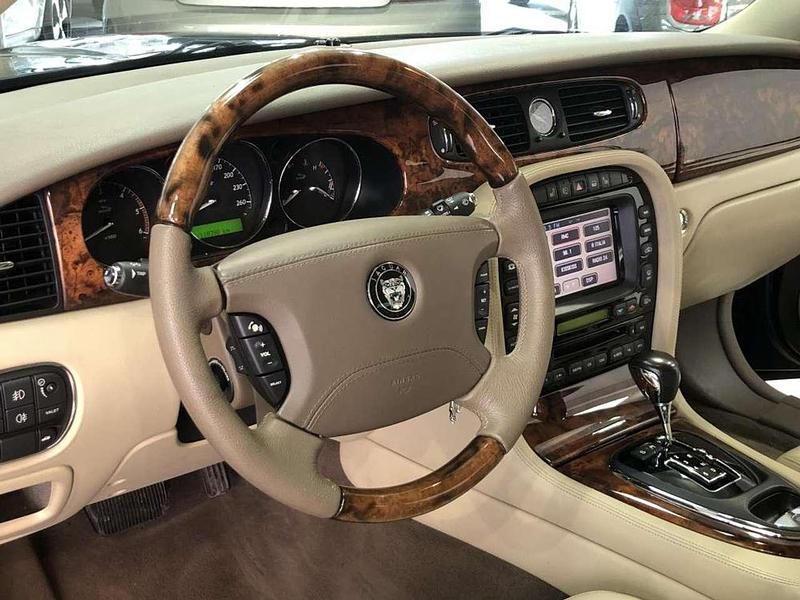 Usata Jaguar XJ Executive 207 CV (152 kW) 2007 Verde Berlina