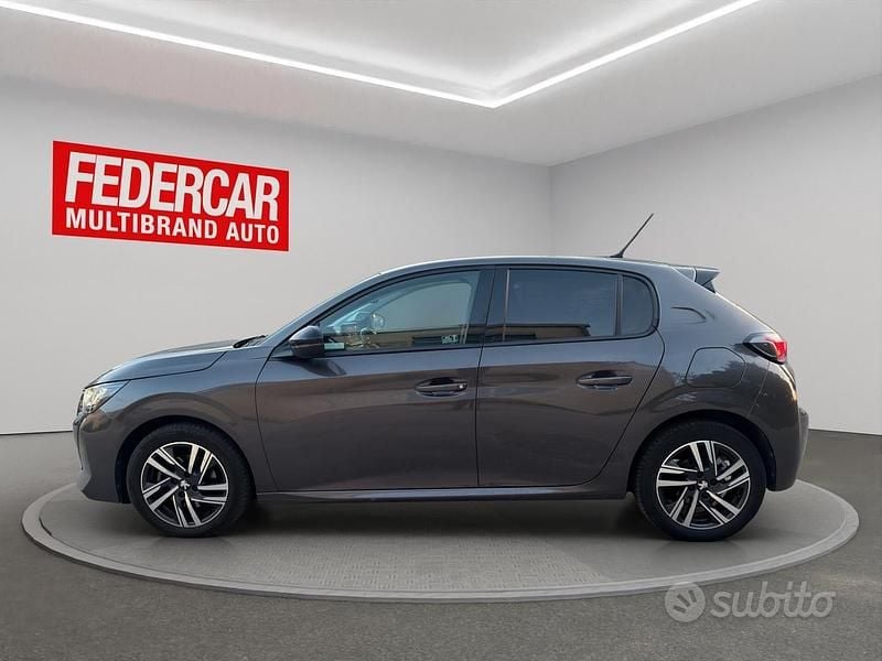 Usata Peugeot 208 Allure 101 CV (74 kW) 2022 Grigio Utilitaria