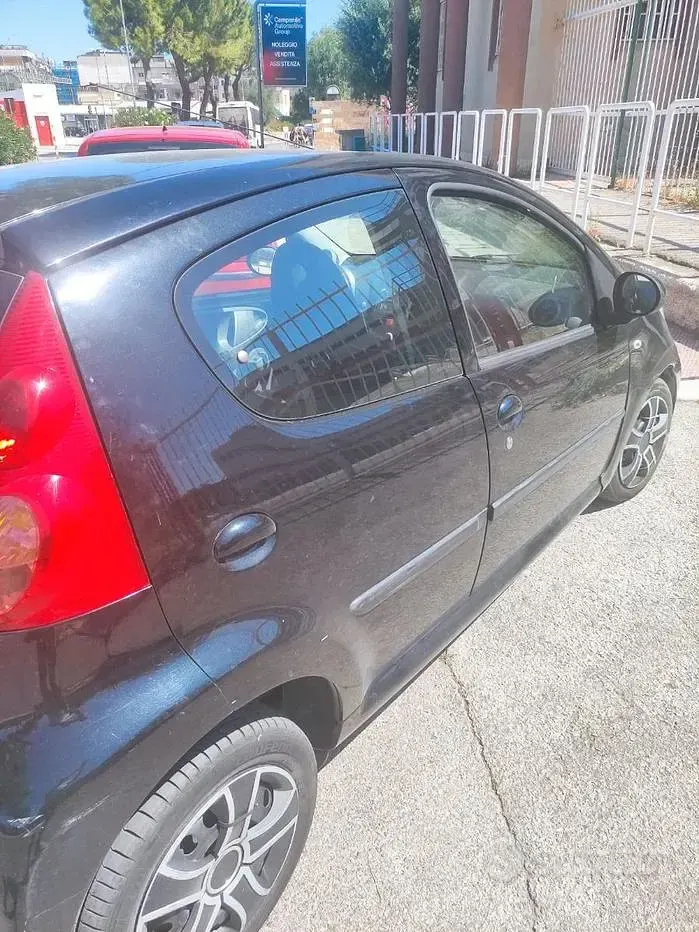 Usata Peugeot 107 68 CV (50 kW) 2012 Nero Utilitaria