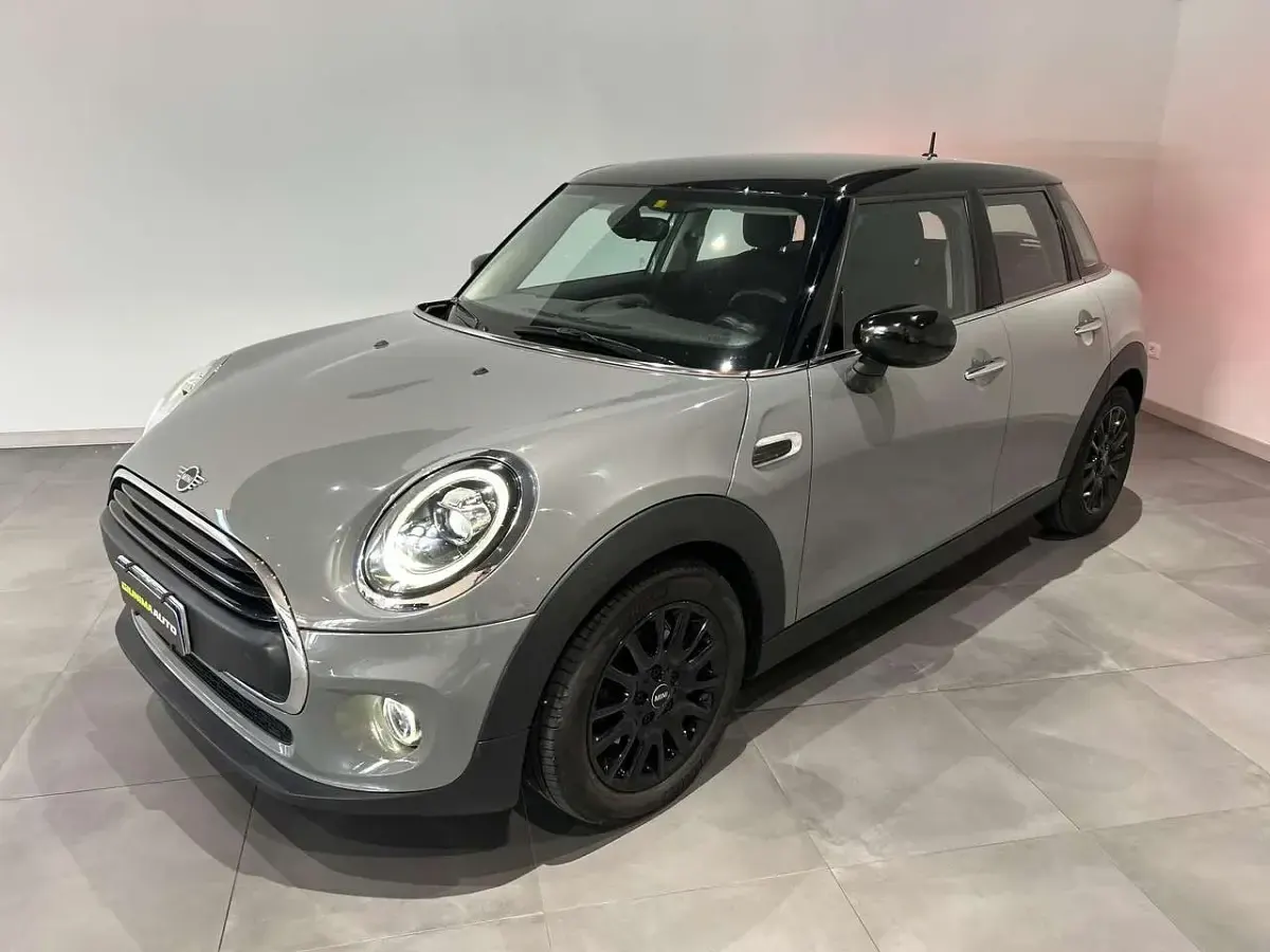 Usata Mini ONE 75 CV (55 kW) 2020 Grigio Utilitaria