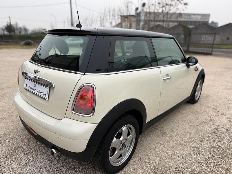 Usata Mini ONE 95 CV (69 kW) 2007 Beige Utilitaria