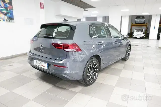 Usata VW Golf VIII Life 110 CV (80 kW) 2022 Antracite Berlina