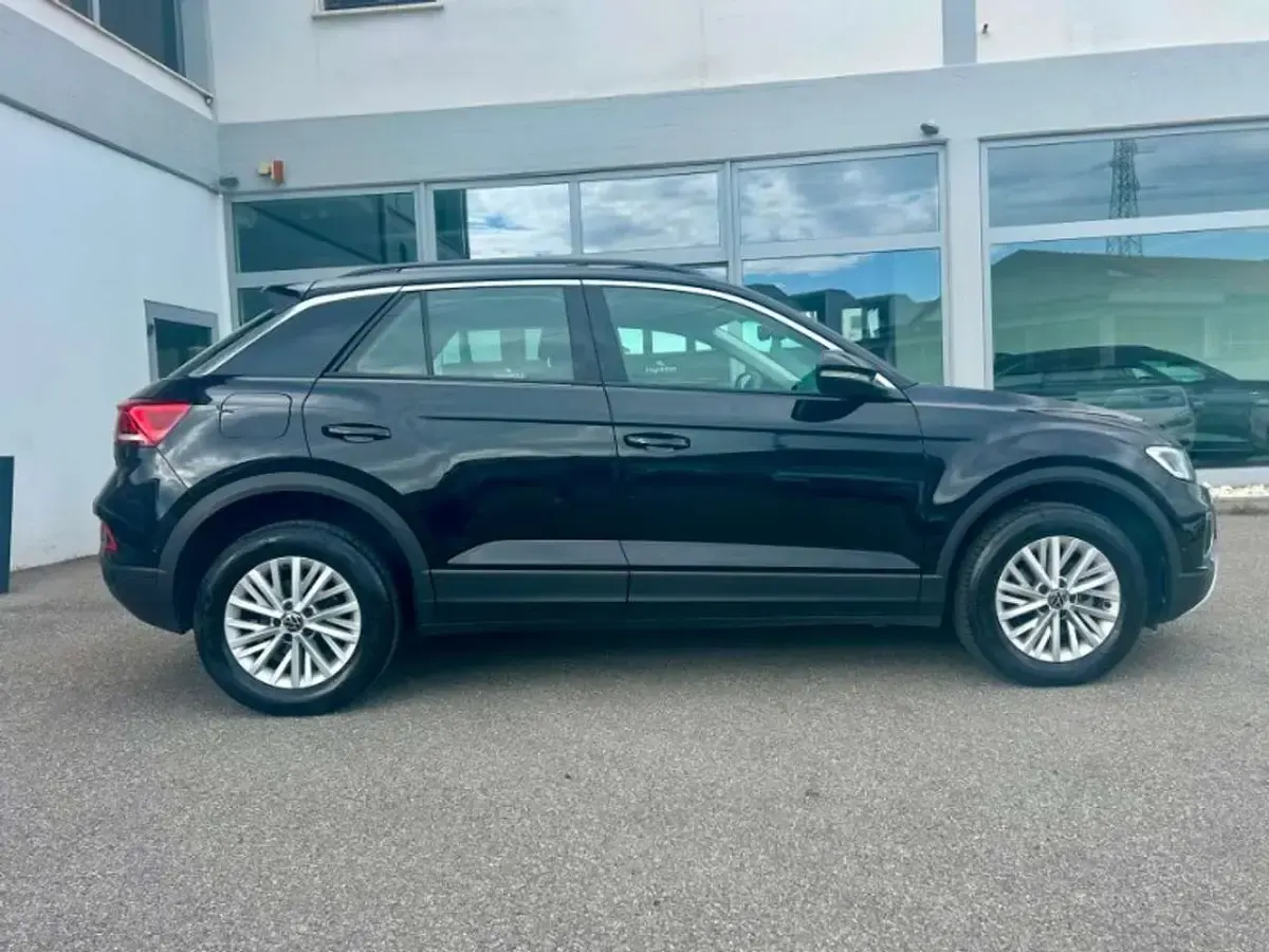 Usata VW T-Roc Life 116 CV (85 kW) 2024 Nero SUV