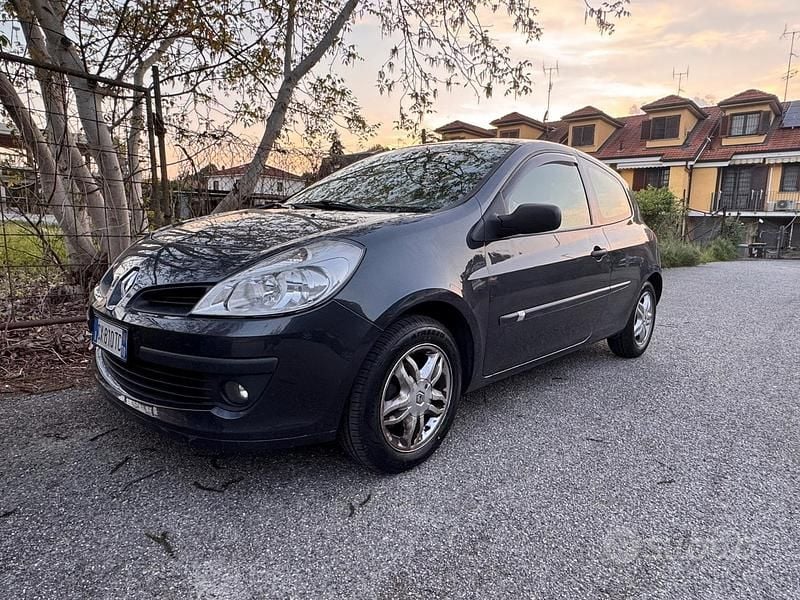 Usata Renault Clio III 2006 Grigio Berlina