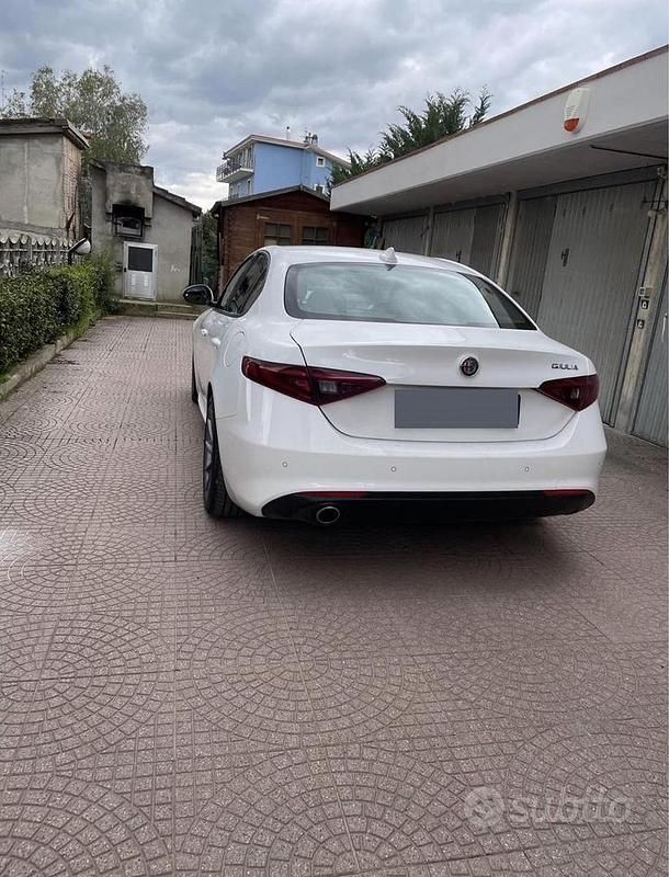 Usata Alfa Romeo Giulia 150 CV (110 kW) 2017 Bianco Berlina