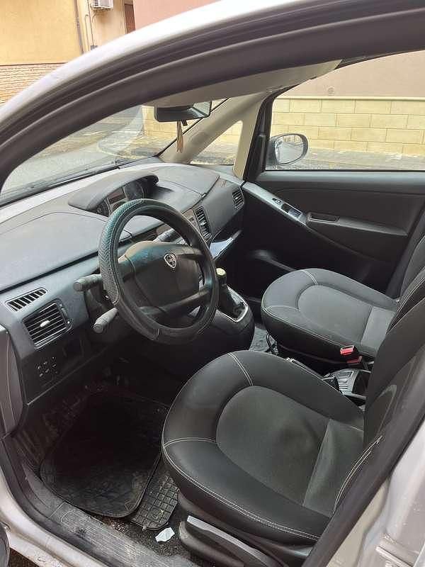 Usata Lancia Musa 95 CV (69 kW) 2012 Grigio Monovolume