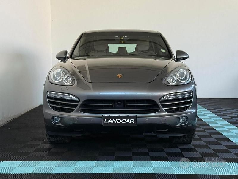 Usata Porsche Cayenne 245 CV (180 kW) 2011 Grigio SUV
