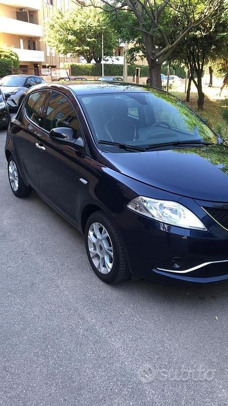 Blu Usata 2016 Lancia Ypsilon Gold Due volumi | 9500 € (Molto cara) - Immagine 1/4