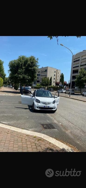 Bianco Usata 2016 Smart ForFour Utilitaria | 11.000 € (Cara) - Immagine 1/4