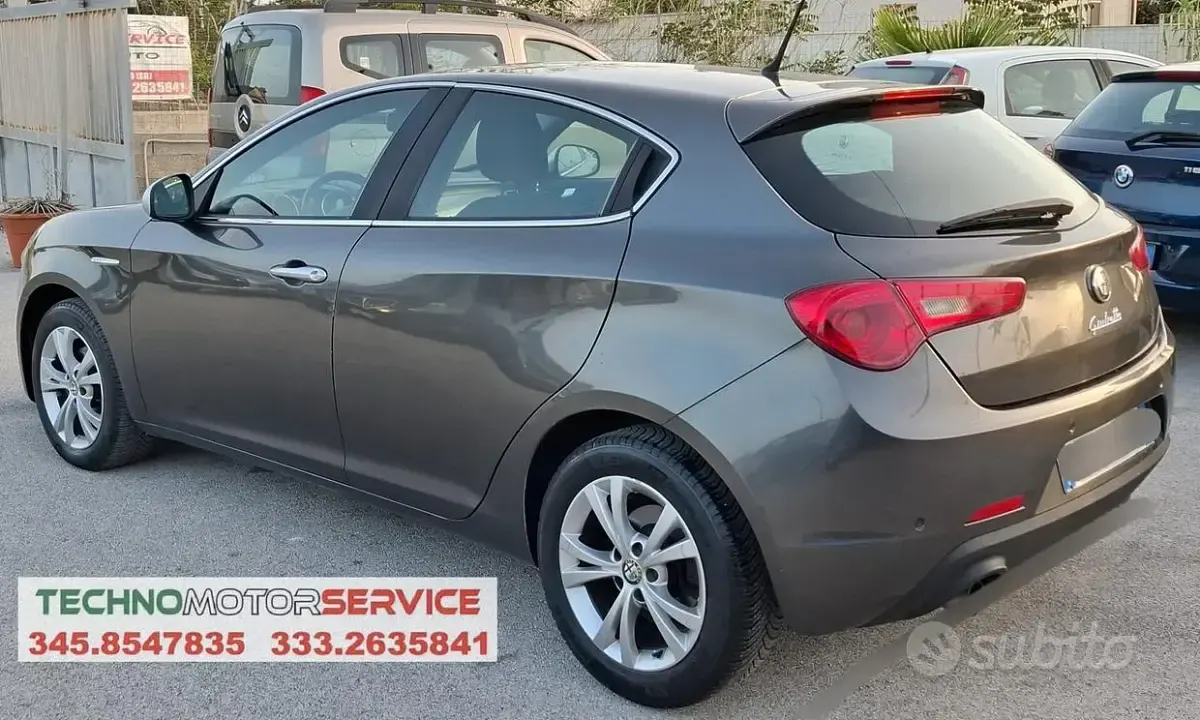 Usata Alfa Romeo Giulietta Distinctive 105 CV (77 kW) 2013 Grigio Utilitaria